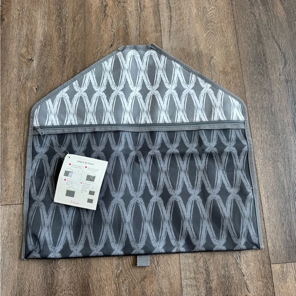 Thirty One Hang It Up Pocket. Grey and white. New with tags! - Picture 1 of 3